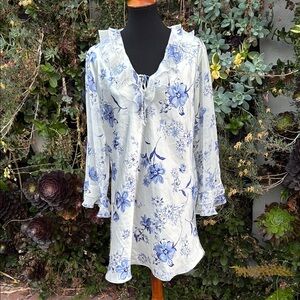 Oscar de la Renta Blue and White Floral Sleepwear